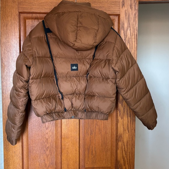ALO Yoga Puffer Jacket - Picture 3 of 5
